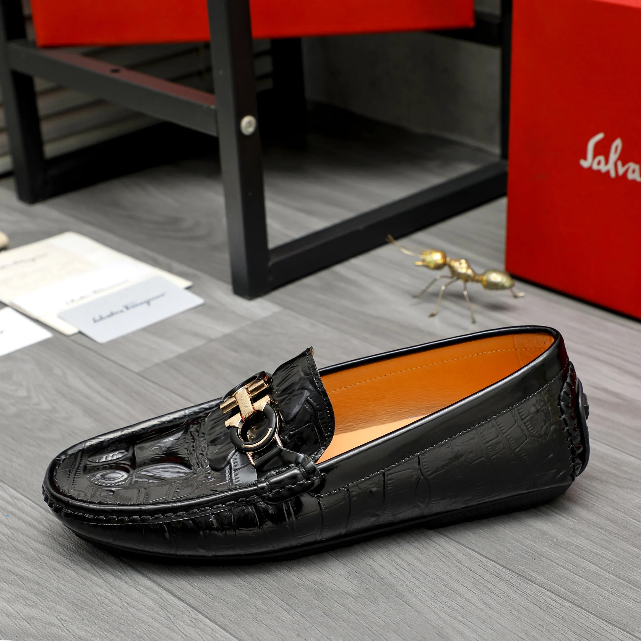 Men's shoes 💰380 Product trademark: Ferragamo "Ferragamo" casual slip-on shoes Regular size: 38-45 (45 is custom-made and non-returnable) Product materials: Selected high-quality embossed cowhide upper, pigskin lining, rubber outsole